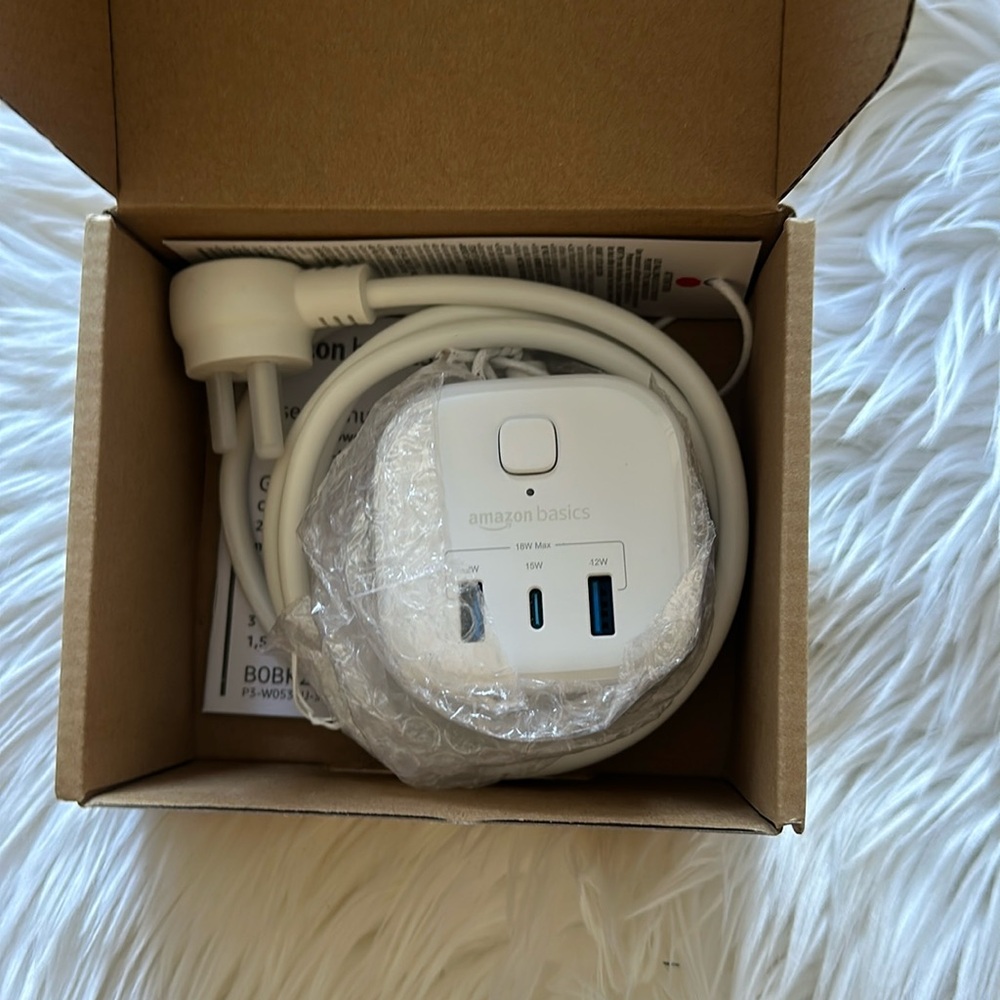 Amazon 18W White 3 Outlet Power Strip Cube with USB C USB A